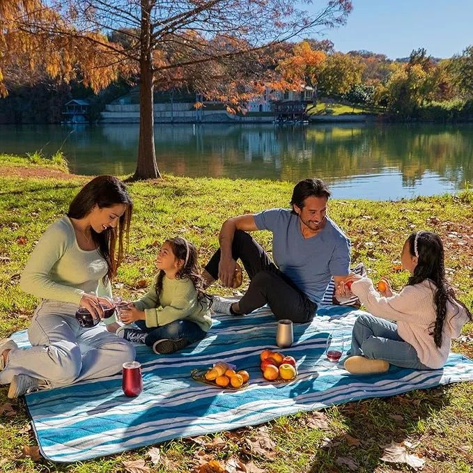 BRAWNTIDE Large Outdoor Waterproof Blanket - Quilted, Extra Thick Fleece, Warm, Windproof, Sandproof, Includes Stuff Sack, Shoulder Strap, Ideal for Beaches, Picnics, Camping, Stadiums, Dogs, Car