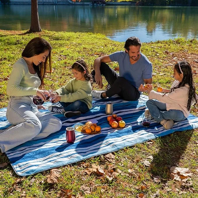 BRAWNTIDE Large Outdoor Waterproof Blanket - Quilted, Extra Thick Fleece, Warm, Windproof, Sandproof, Includes Stuff Sack, Shoulder Strap, Ideal for Beaches, Picnics, Camping, Stadiums, Dogs, Car