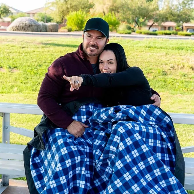 BRAWNTIDE Large Outdoor Waterproof Blanket - Quilted, Extra Thick Fleece, Warm, Windproof, Sandproof, Includes Stuff Sack, Shoulder Strap, Ideal for Beaches, Picnics, Camping, Stadiums, Dogs, Car