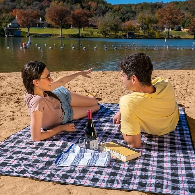 BRAWNTIDE Large Outdoor Waterproof Blanket - Quilted, Extra Thick Fleece, Warm, Windproof, Sandproof, Includes Stuff Sack, Shoulder Strap, Ideal for Beaches, Picnics, Camping, Stadiums, Dogs, Car