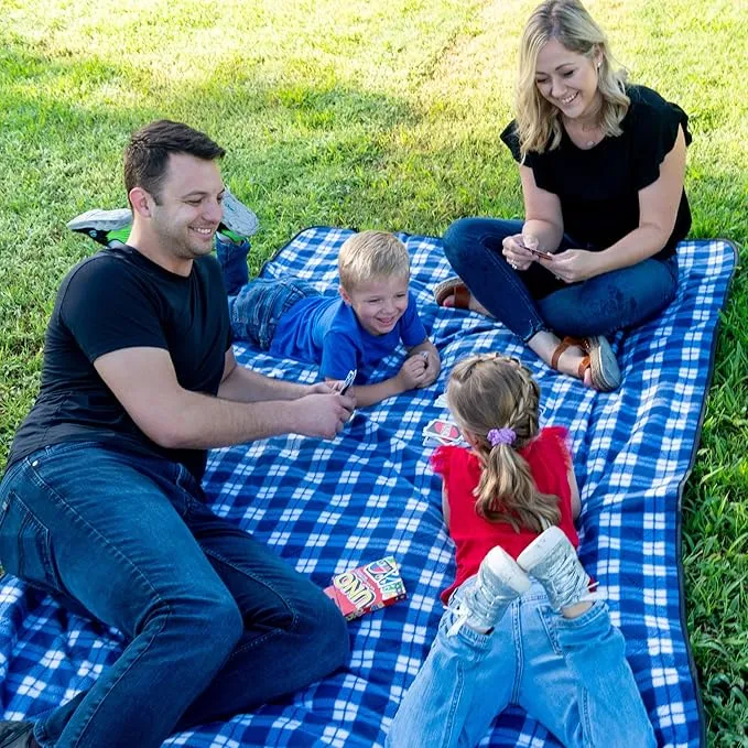 BRAWNTIDE Large Outdoor Waterproof Blanket - Quilted, Extra Thick Fleece, Warm, Windproof, Sandproof, Includes Stuff Sack, Shoulder Strap, Ideal for Beaches, Picnics, Camping, Stadiums, Dogs, Car