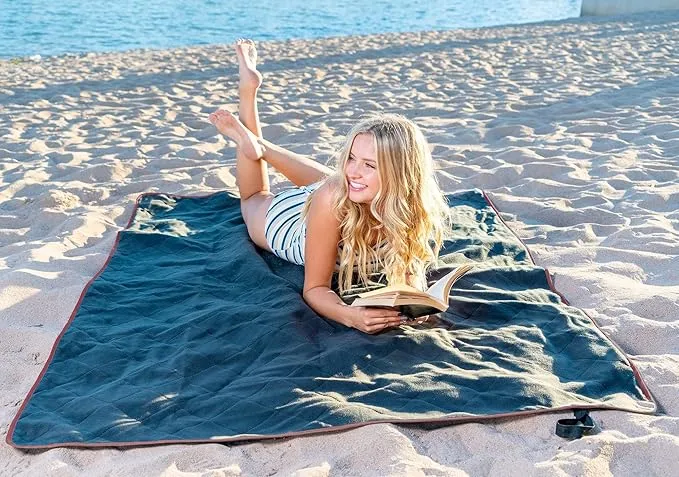 BRAWNTIDE Large Outdoor Waterproof Blanket - Quilted, Extra Thick Fleece, Warm, Windproof, Sandproof, Includes Stuff Sack, Shoulder Strap, Ideal for Beaches, Picnics, Camping, Stadiums, Dogs, Car