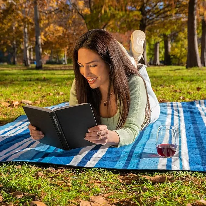 BRAWNTIDE Large Outdoor Waterproof Blanket - Quilted, Extra Thick Fleece, Warm, Windproof, Sandproof, Includes Stuff Sack, Shoulder Strap, Ideal for Beaches, Picnics, Camping, Stadiums, Dogs, Car