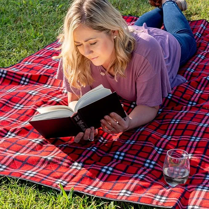 BRAWNTIDE Large Outdoor Waterproof Blanket - Quilted, Extra Thick Fleece, Warm, Windproof, Sandproof, Includes Stuff Sack, Shoulder Strap, Ideal for Beaches, Picnics, Camping, Stadiums, Dogs, Car