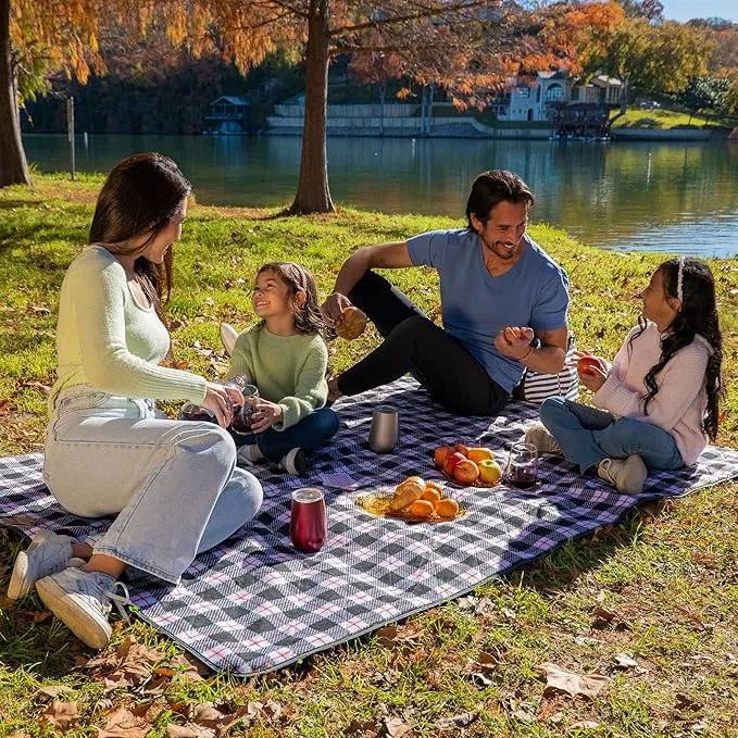BRAWNTIDE Large Outdoor Waterproof Blanket - Quilted, Extra Thick Fleece, Warm, Windproof, Sandproof, Includes Stuff Sack, Shoulder Strap, Ideal for Beaches, Picnics, Camping, Stadiums, Dogs, Car