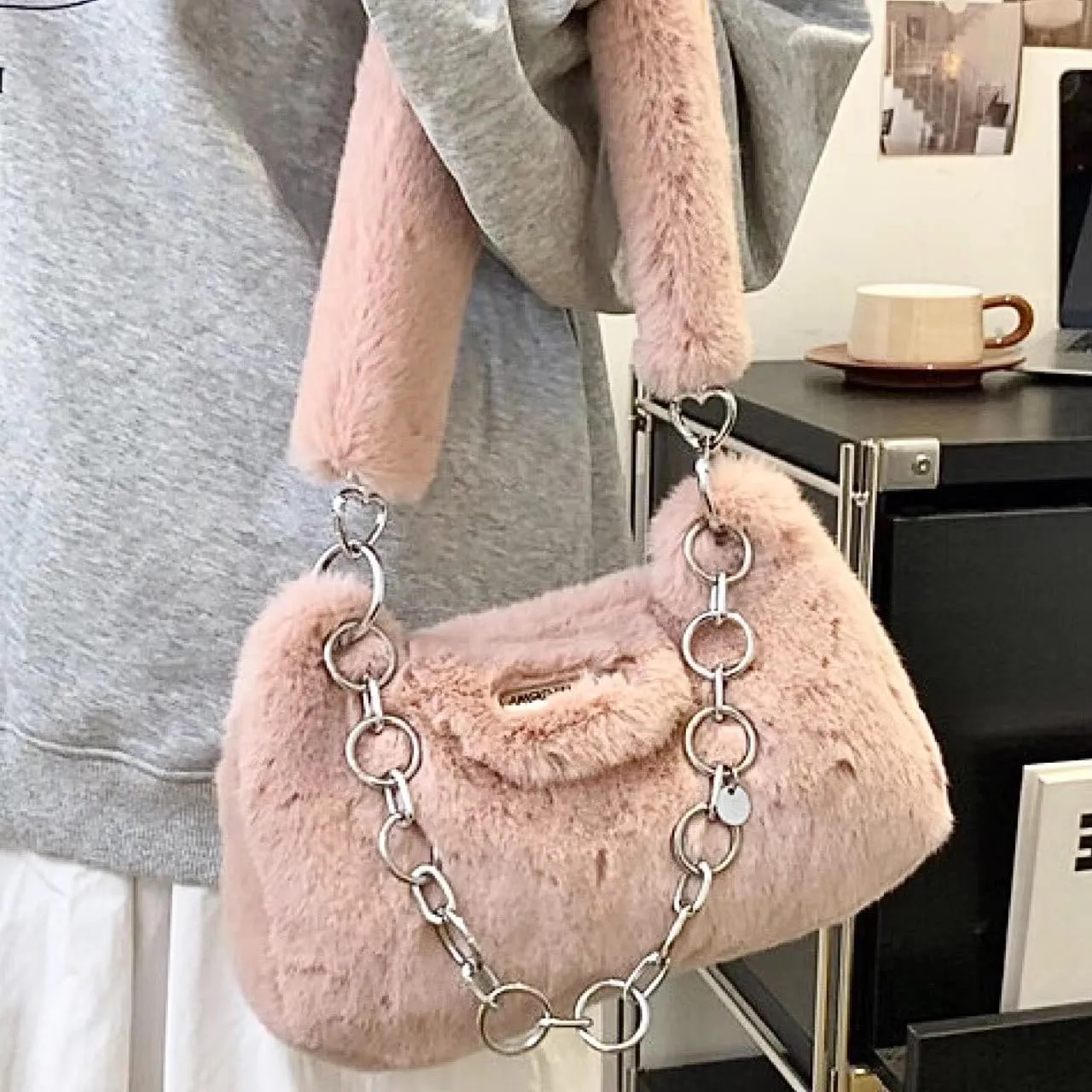 Fluffy Underarm Bag Soft Cloud Bag Cute Furry Purse Handbags with Chain Fluffy Fuzzy Shoulder Bag for Women Girls