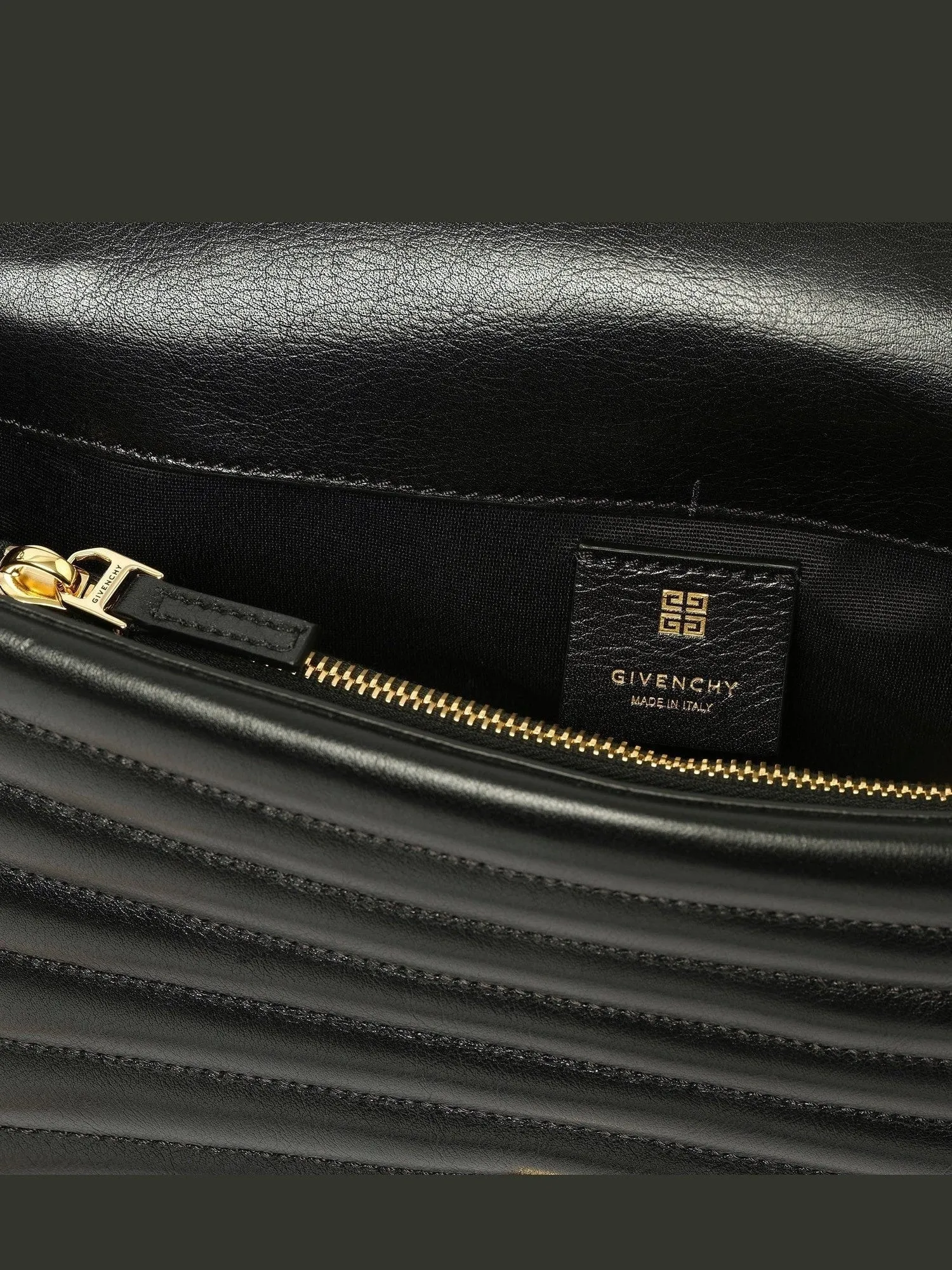 Medium 4G Soft with Sliding Chain in Black