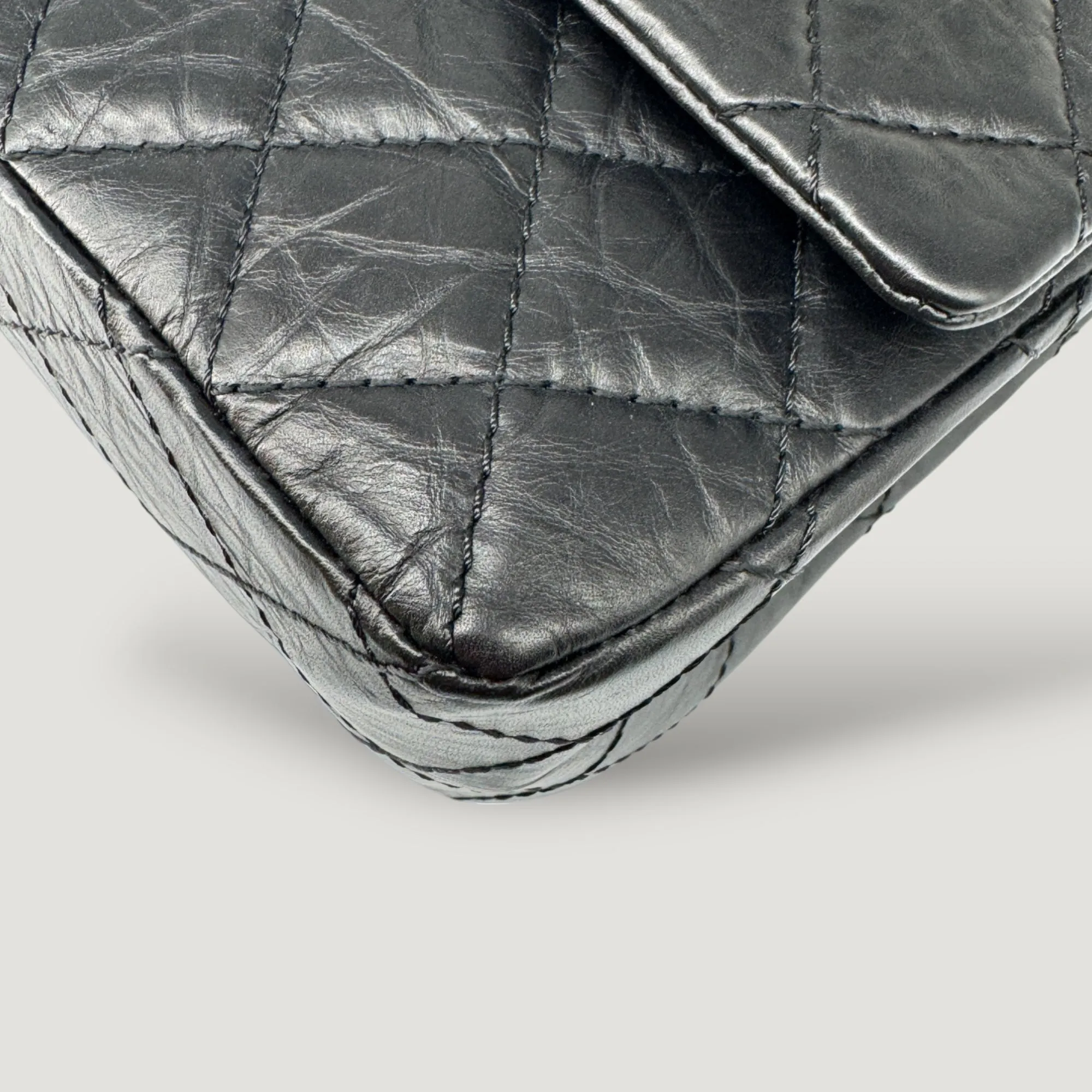 Waterproof REISSUE Contemporary 2.55 CHANEL