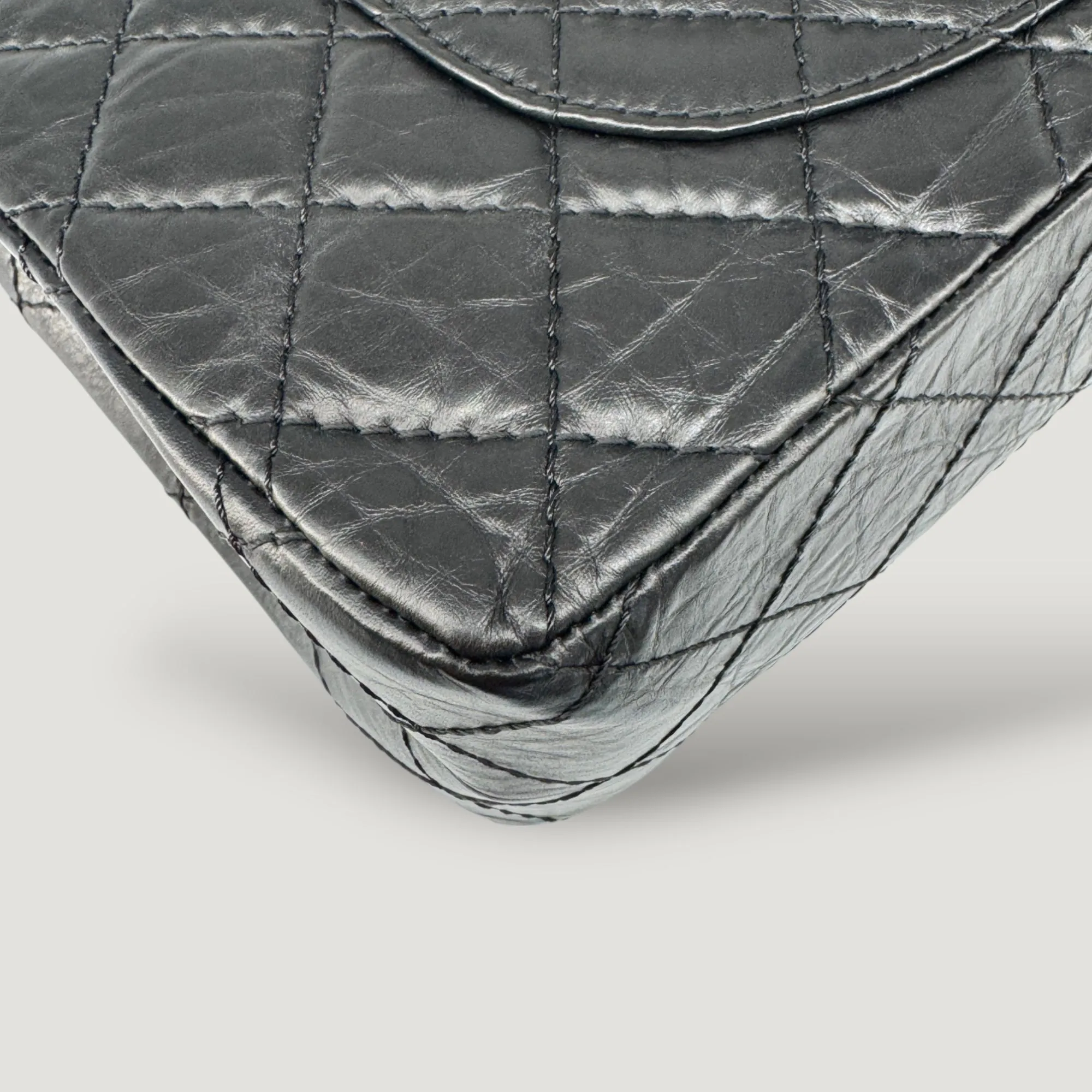 Waterproof REISSUE Contemporary 2.55 CHANEL