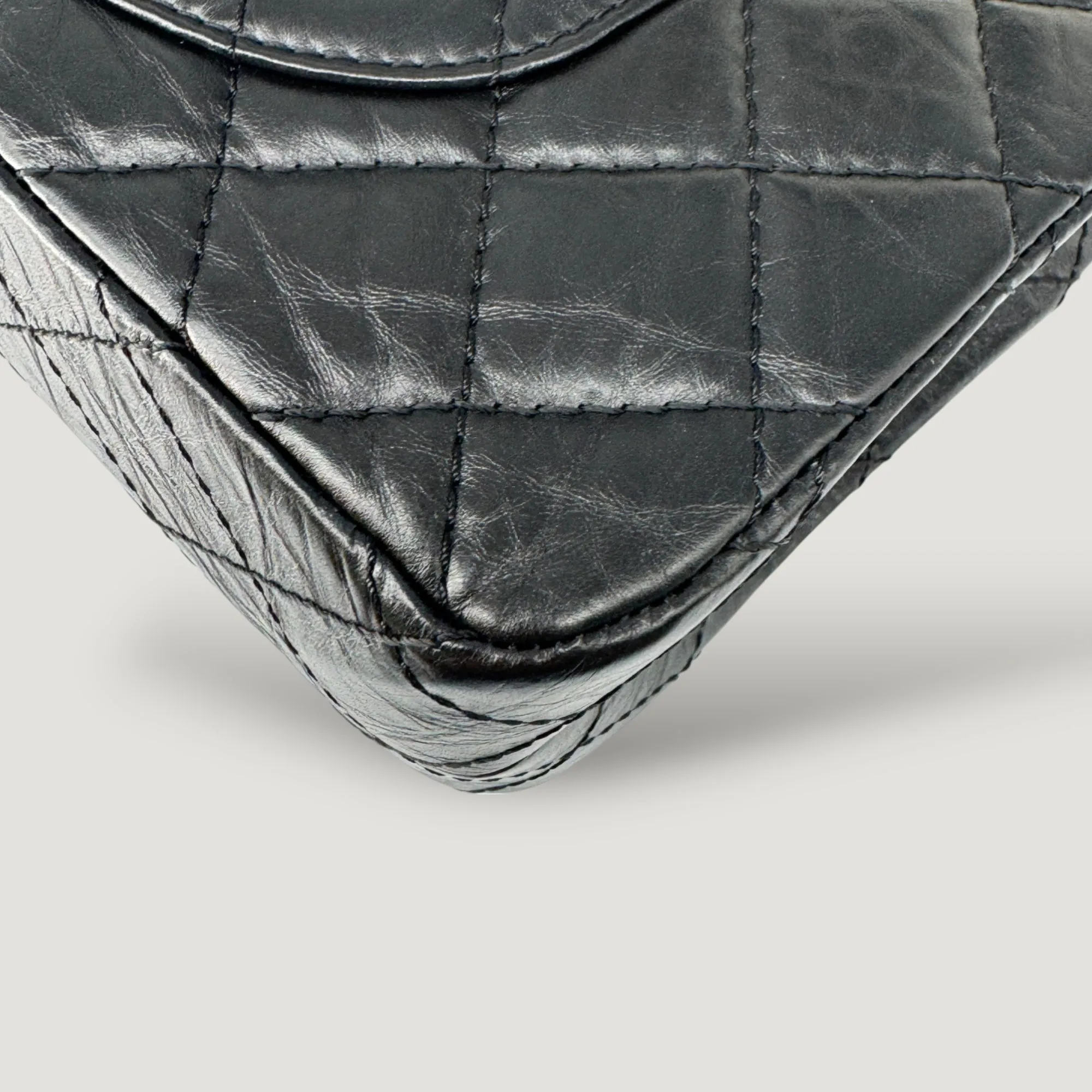 Waterproof REISSUE Contemporary 2.55 CHANEL